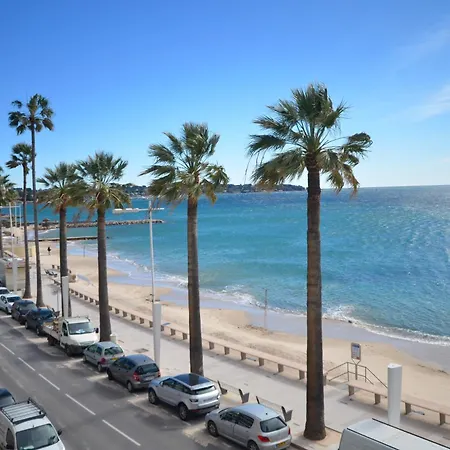 Luxueux De 2 Pieces , Etage Eleve , Terrasse Face A La , A Saisir! * Antibes