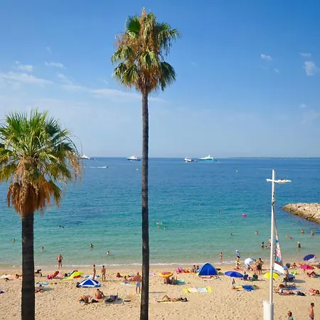 Luxueux De 2 Pieces , Etage Eleve , Terrasse Face A La , A Saisir! Appartement Antibes