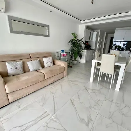 Appartement Luxueux De 2 Pieces , Etage Eleve , Terrasse Face A La , A Saisir! *