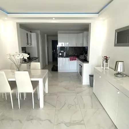 Luxueux De 2 Pieces , Etage Eleve , Terrasse Face A La , A Saisir! Appartement *