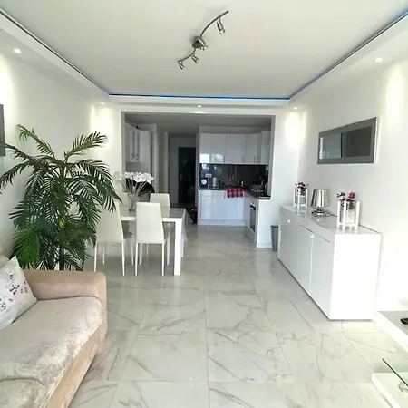 Appartement Luxueux De 2 Pieces , Etage Eleve , Terrasse Face A La , A Saisir! *