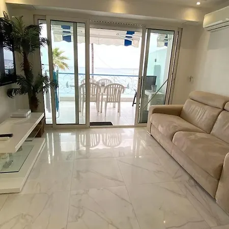 Appartement Luxueux De 2 Pieces , Etage Eleve , Terrasse Face A La , A Saisir! Antibes